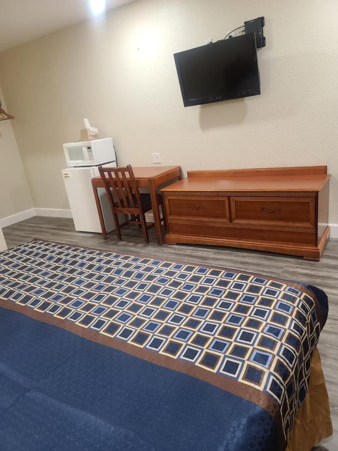 Majestic Inn & Suites Кламат Фолс Экстерьер фото