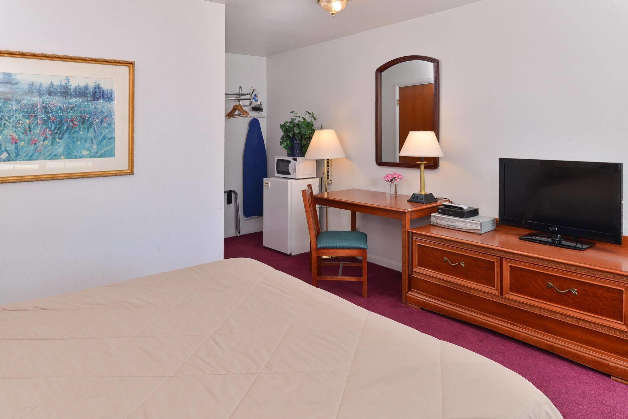 Majestic Inn & Suites Кламат Фолс Экстерьер фото